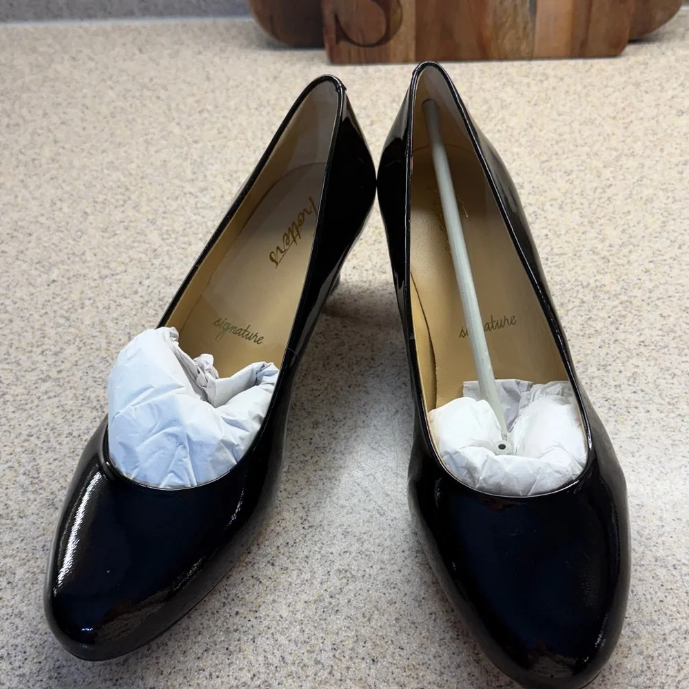 Elegant Black Women's Pumps by Trotters Leather 8 wide new